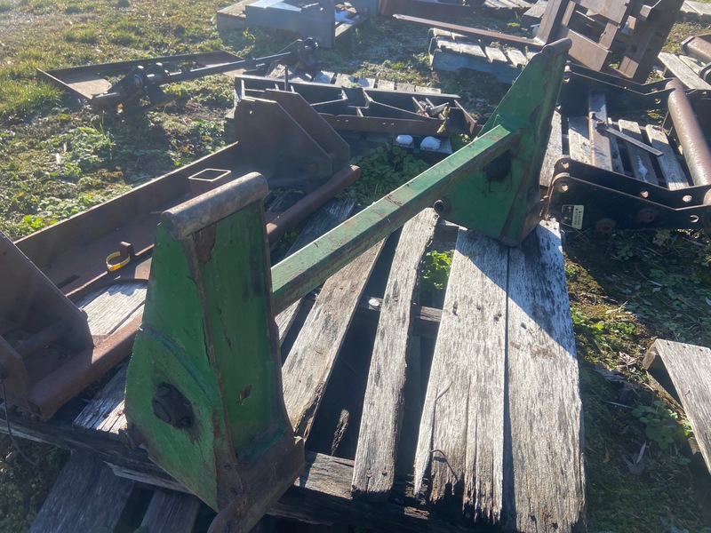 Attachments  John Deere Adapter Plate Photo